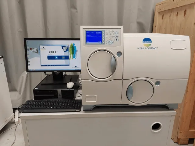 bioMérieux VITEK 2 Compact / XL Analyzer Thumbnail